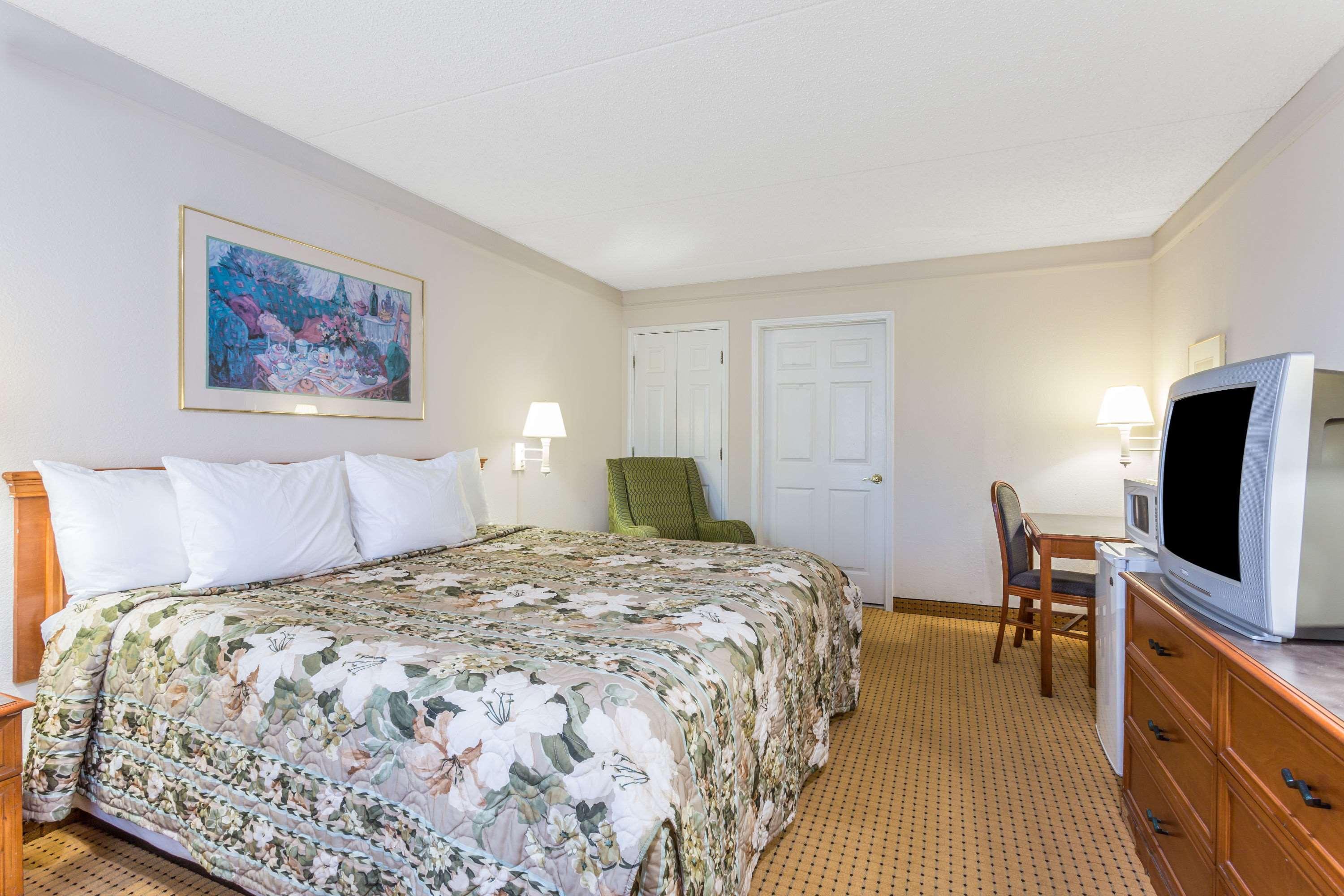 Econo Lodge Richmond-North Chesterfield Buitenkant foto