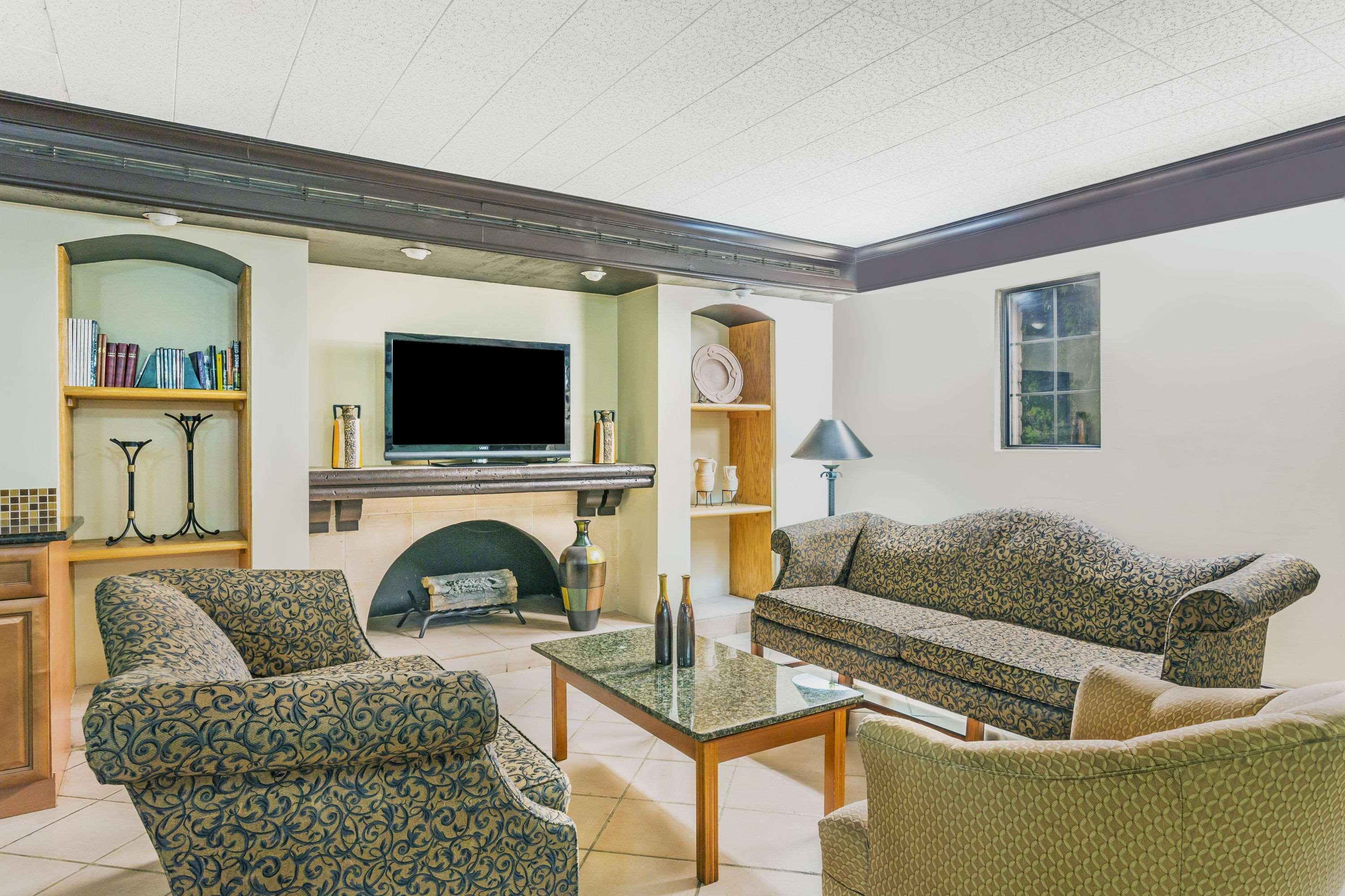Econo Lodge Richmond-North Chesterfield Buitenkant foto