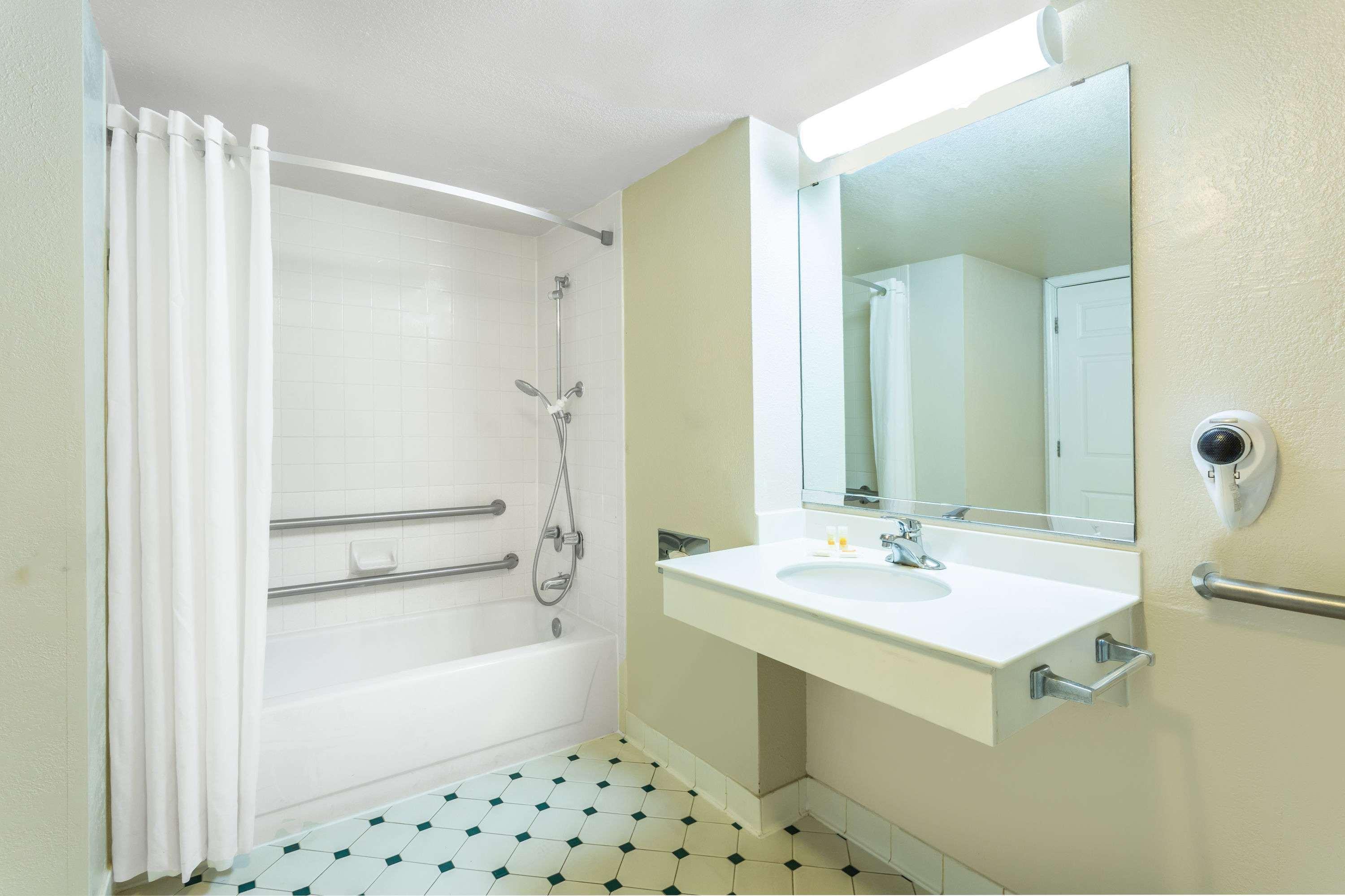 Econo Lodge Richmond-North Chesterfield Buitenkant foto