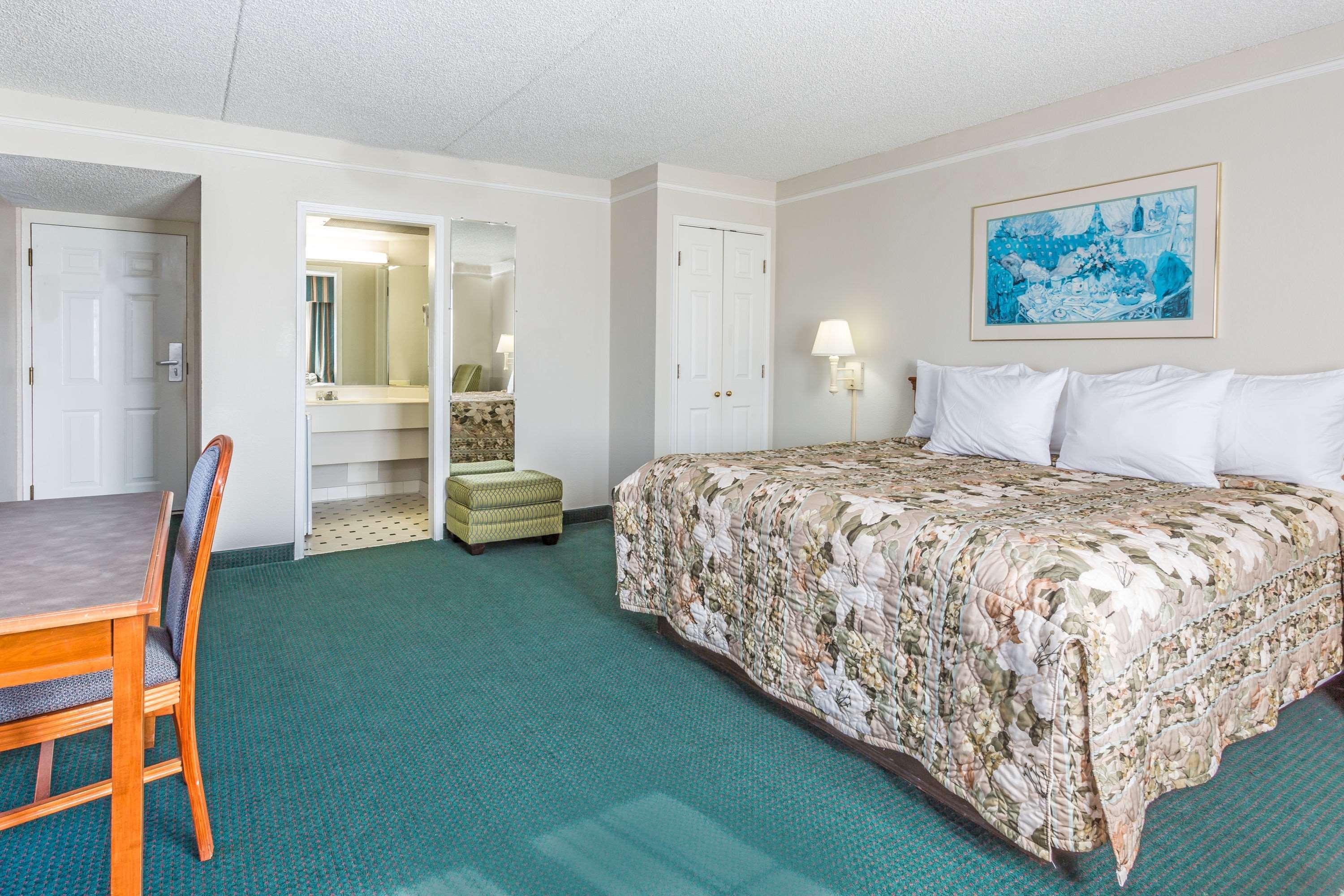 Econo Lodge Richmond-North Chesterfield Buitenkant foto