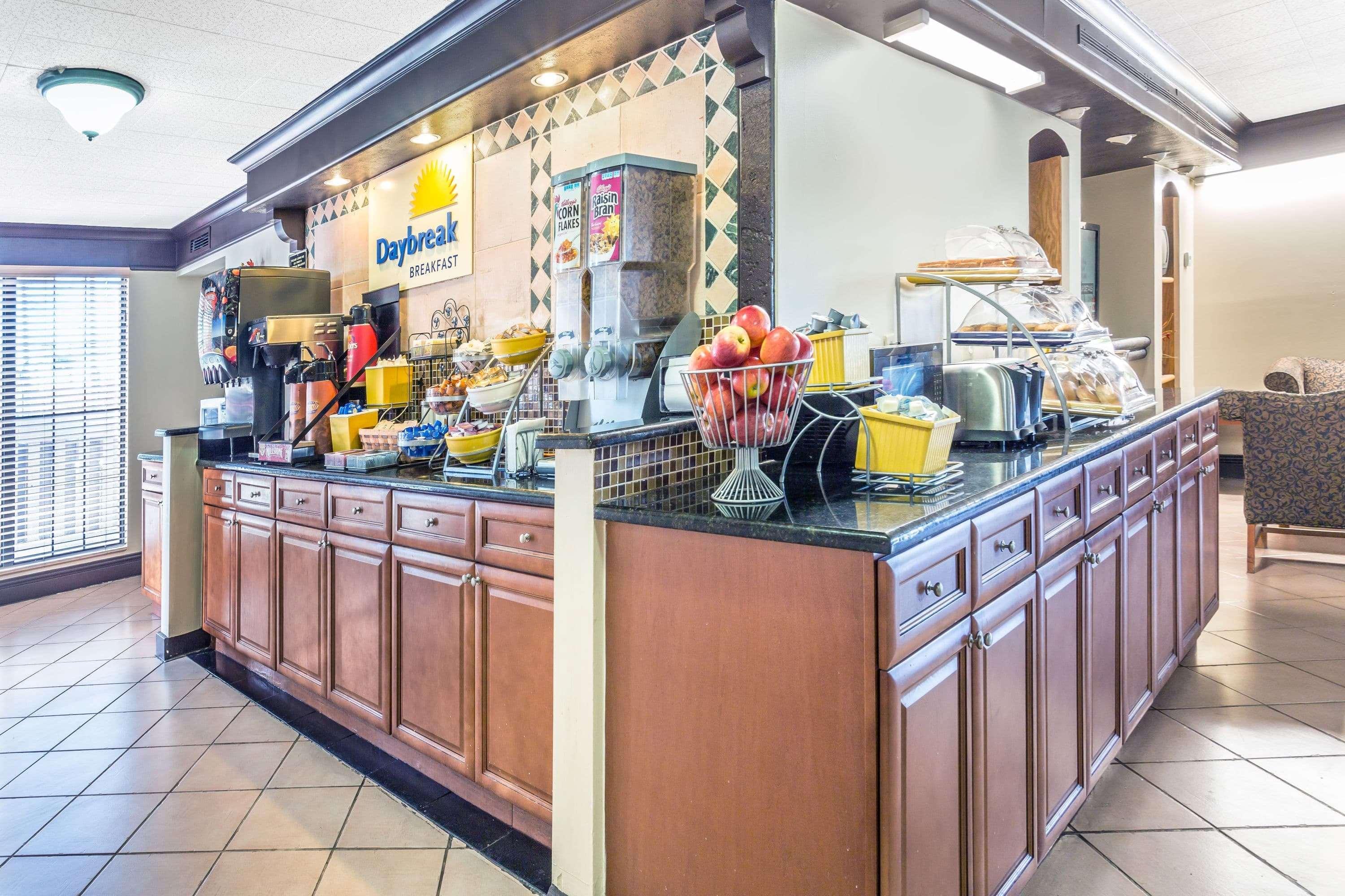 Econo Lodge Richmond-North Chesterfield Buitenkant foto