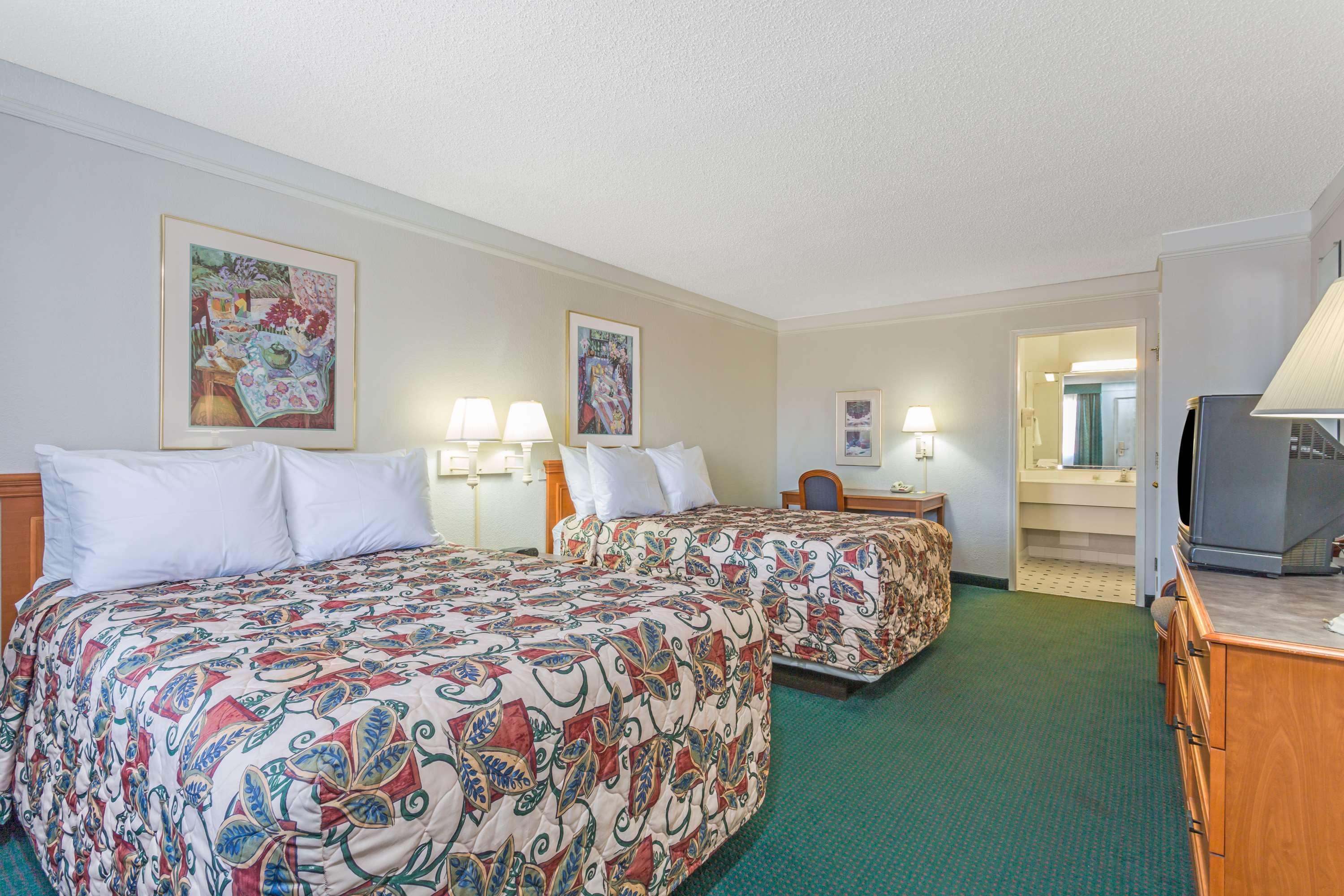 Econo Lodge Richmond-North Chesterfield Buitenkant foto