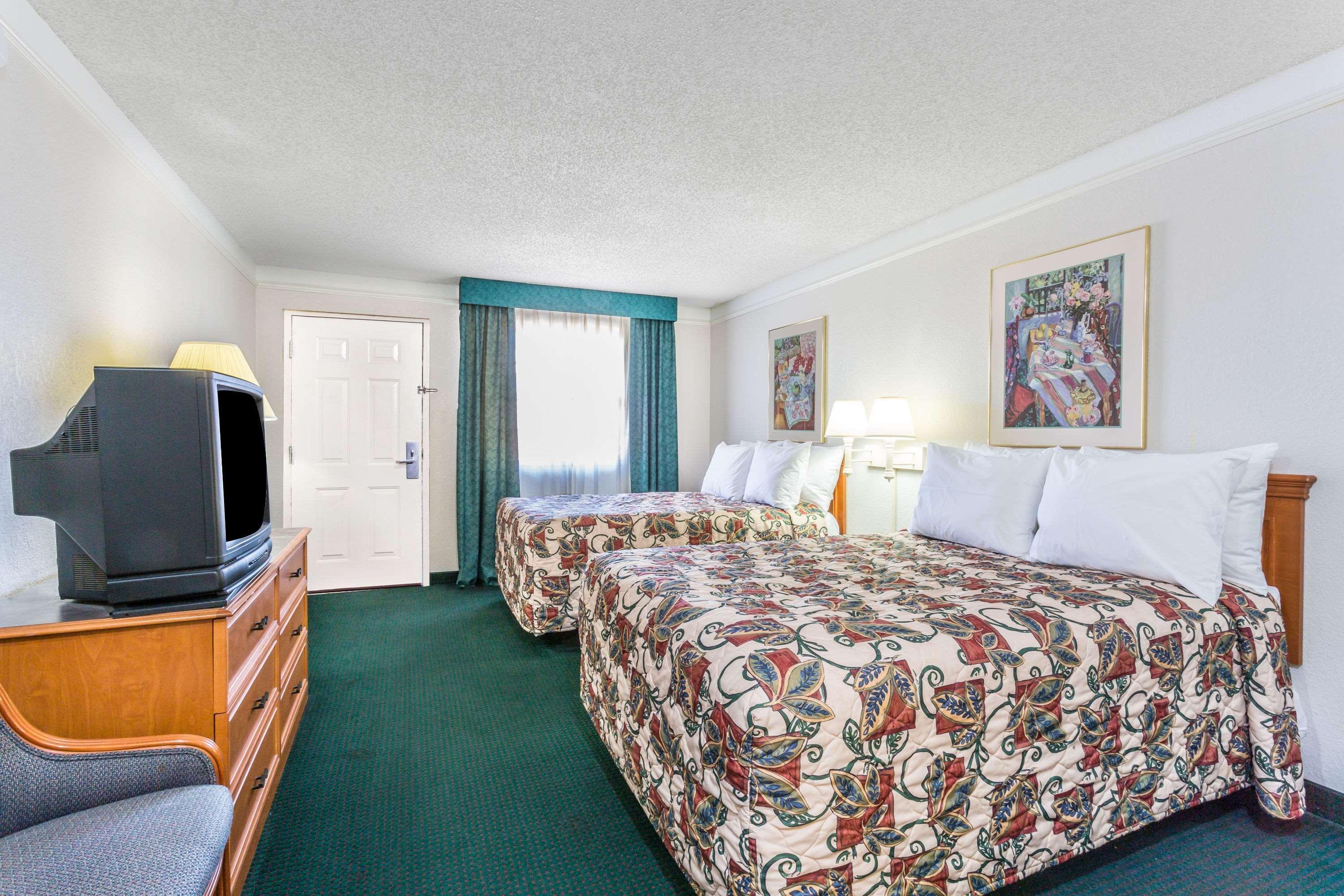 Econo Lodge Richmond-North Chesterfield Buitenkant foto