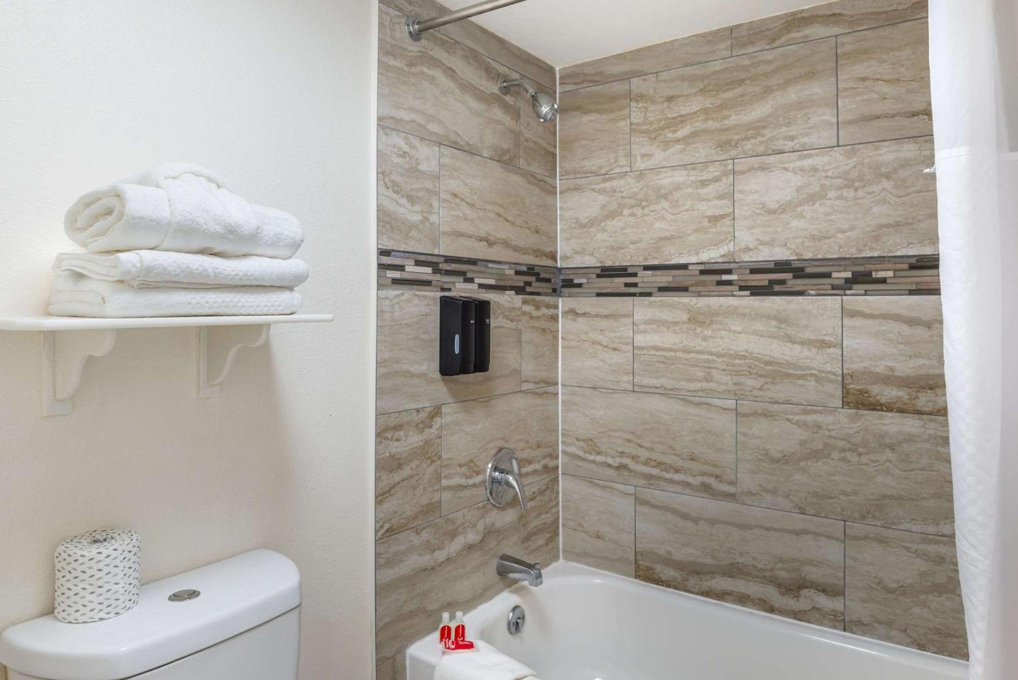 Econo Lodge Richmond-North Chesterfield Buitenkant foto