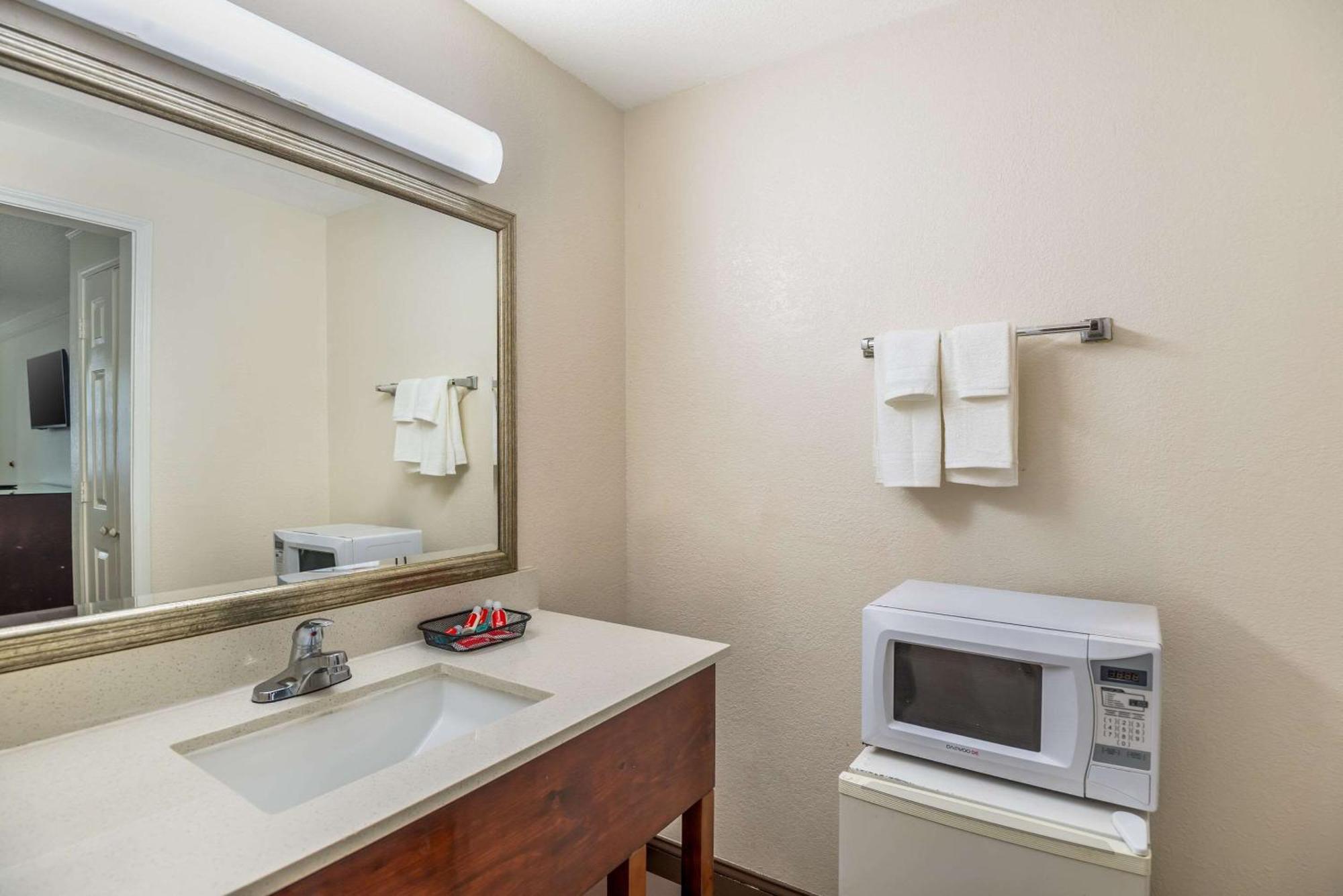 Econo Lodge Richmond-North Chesterfield Buitenkant foto