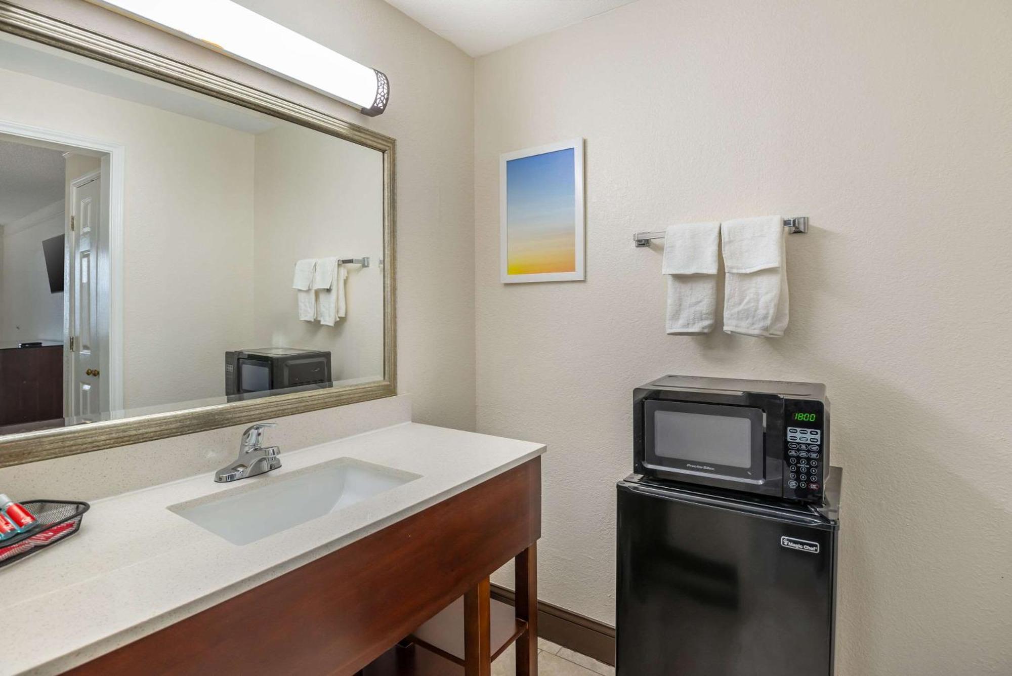 Econo Lodge Richmond-North Chesterfield Buitenkant foto