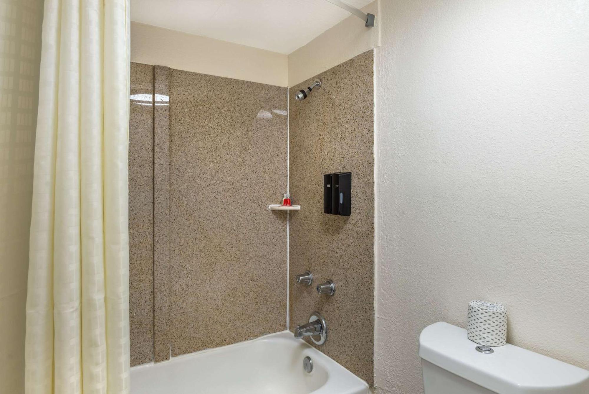 Econo Lodge Richmond-North Chesterfield Buitenkant foto