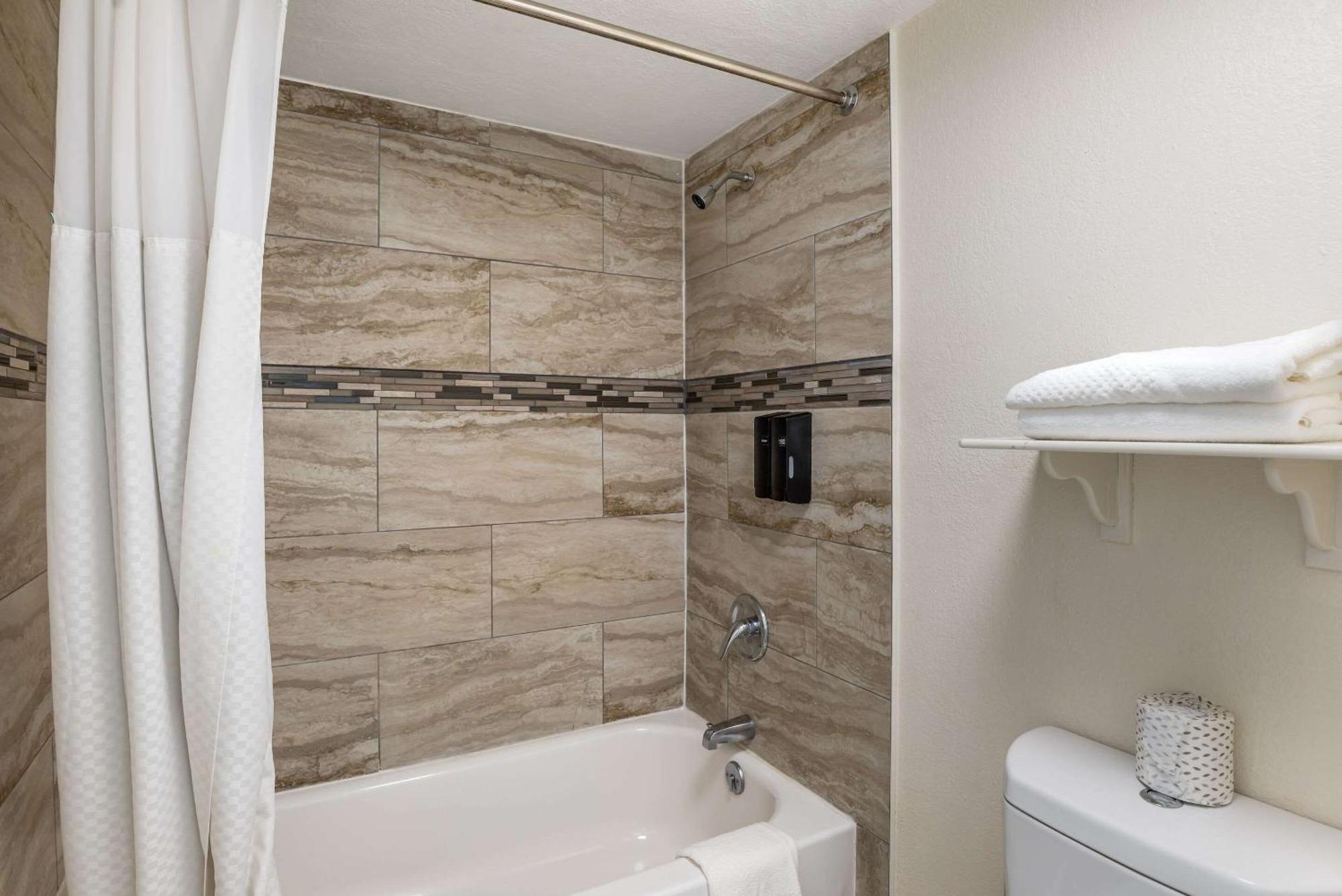 Econo Lodge Richmond-North Chesterfield Buitenkant foto